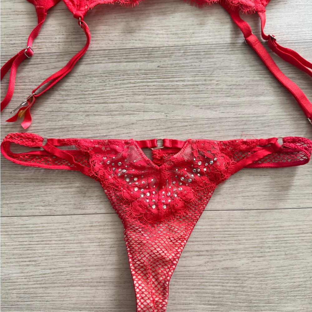 Victoria Secret Elegant Pink Lace Lingerie Set - Picture 5 of 6